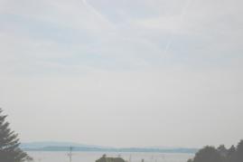 10.06.04, 15 Uhr 18-50: knstliche Wolkenbildung durch ungewhnlich viele Flge vom frhesten Morgen an. Der ganze Bodensee war dicht bewlkt.