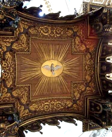 Sonne mit Strahlenkranz um Taube an der Decke des Petrusaltars, Petersdom, Rom